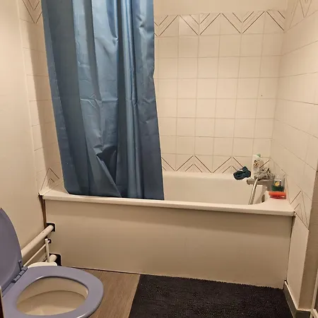 Lit En Dortoir Proche De La Gare De بيساك